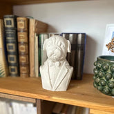 Petite statuette bouledogue en béton recyclé